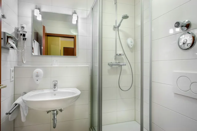 غرفة مفردة بحمام خاص بمطبخ صغير، acora Karlsruhe Zentrum Living the City 5/10