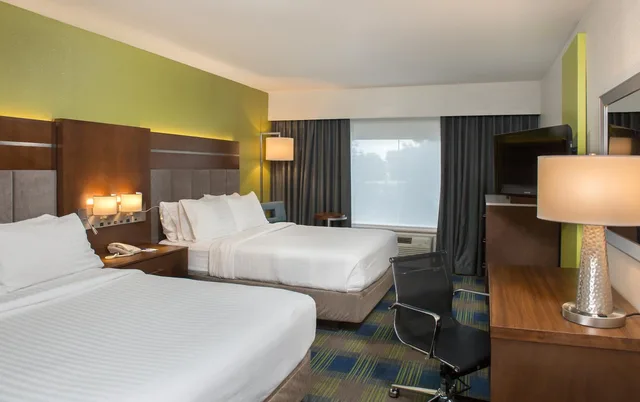 غرفة بسريرين لذوي الإعاقة، Holiday Inn Express Hotel And Suites Clifton Park 1/2