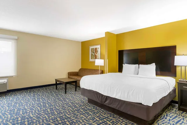 جناح كبير بسرير كينج، Best Western Plus Brunswick Inn & Suites 1/3