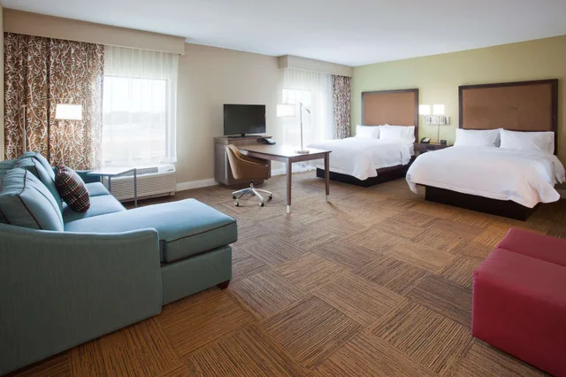 جناح استوديو بسريرين كوين مع أريكة، Hampton Inn Minneapolis Roseville 1/4