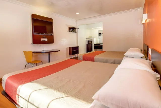 غرفة بسريرين كوين، Motel6 Garden Grove, CA 4/8