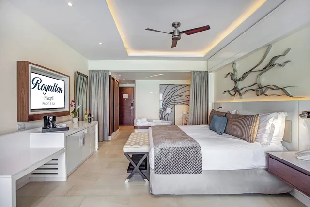 Swim Out, Junior Suite, Luxury, Royalton Negril, An Autograph Collection All-Inclusive Resort 2/3