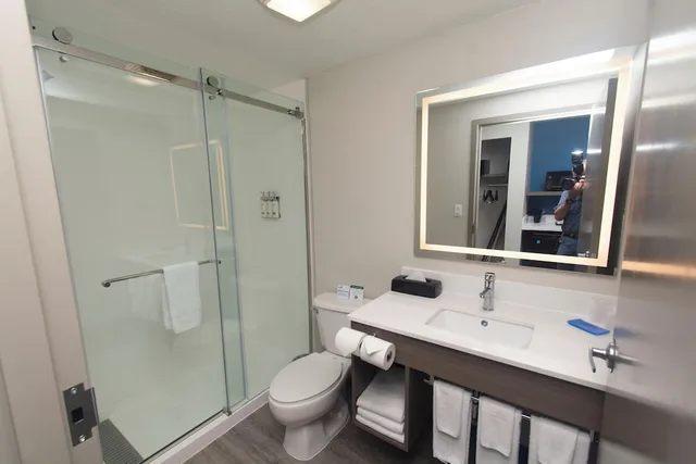 جناح بسريرين كوين، Holiday Inn Express and Suites Cocoa 7/10