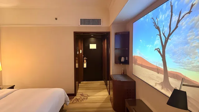 Feature, Double Bed، Sunshine 4/4