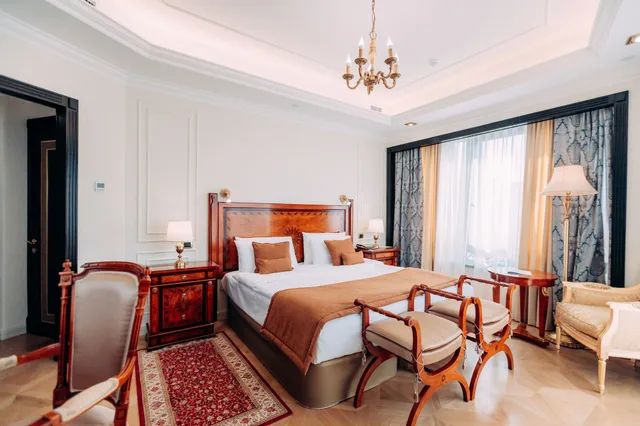 جناح جونيور بسرير كينج، Golden Palace Hotel Yerevan 1/3