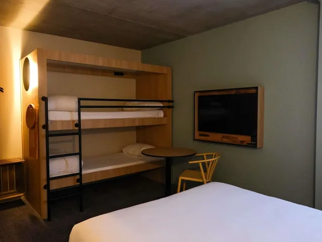 Family, 2 Double Beds, Greet hotel Orthez Bearn 2/4
