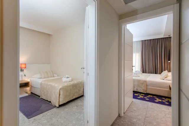 2 Bedrooms, Family, Double and Twin Beds, Lero Hotel 2/4