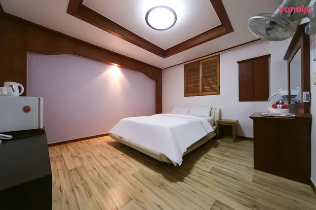 غرفة قياسية بسرير مزدوج، Galleria Hotel 6/10