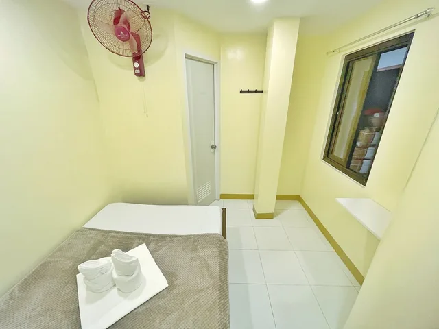 Economy, Double Bed, with Fan، Zuric Pension Coron 1/3