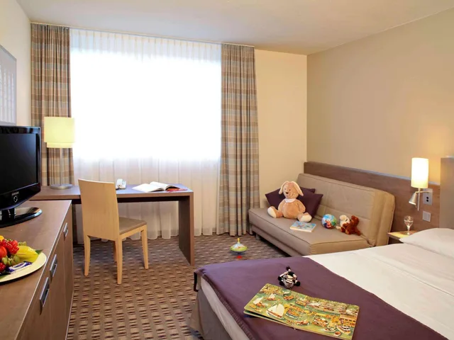 غرفة قياسية بسرير مزدوج مع أريكة، Mercure Hotel Frankfurt Eschborn Ost 5/6