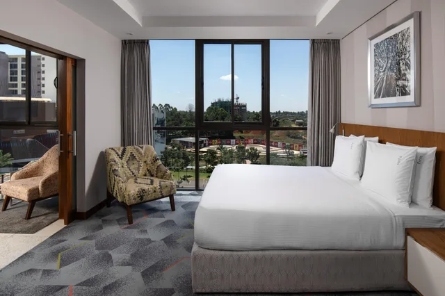 غرفة بسرير مزدوج بإطلالة، Holiday Inn Nairobi Two Rivers Mall an IHG Hotel 2/2