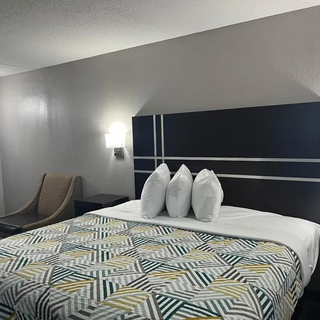 1 King Bed - Non-Smoking, Micfridge، Motel6 Spindale, NC - Forest City 2/5