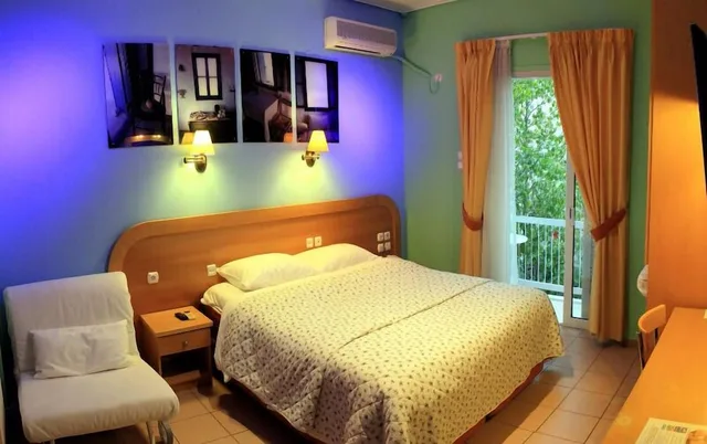غرفة قياسية بسرير كوين، HOTEL SEGAS 2/2