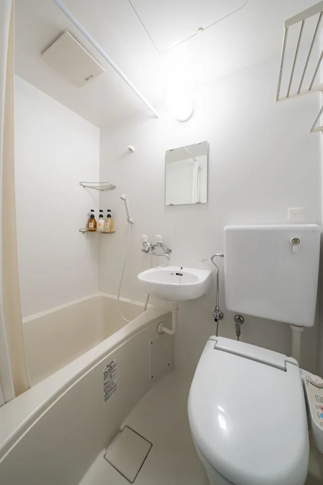 غرفة عائلية رباعية بسرير مزدوج وسرير فردي مع سرير سحّاب إضافي بحمام خاص، GRAND HOSTEL LDK Odori Park 2/2