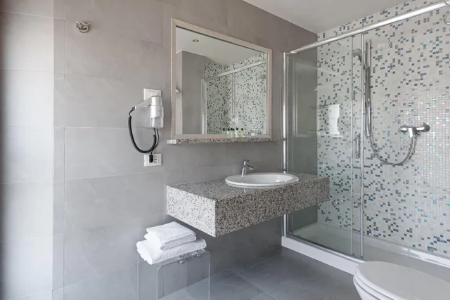 غرفة بسرير مزدوج بإطلالة على البحيرة، Hotel Eden 8/10