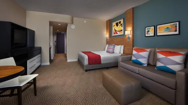 استوديو ديلوكس بسرير كوين بإطلالة على البحيرة مع أريكة، Bay Lake Tower at Disneys Contemporary Resort 2/6