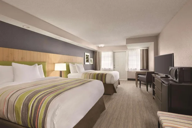 جناح بسريرين كوين، Country Inn & Suites by Radisson, Pigeon Forge South, TN 2/2