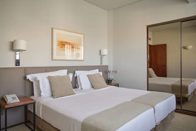 غرفة ديلوكس بسرير كينج، Hotel Dom Carlos Park 1/9