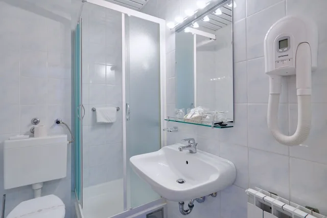 غرفة قياسية بسرير مزدوج أو سريرين منفصلين، Hotel Komodor 3/3
