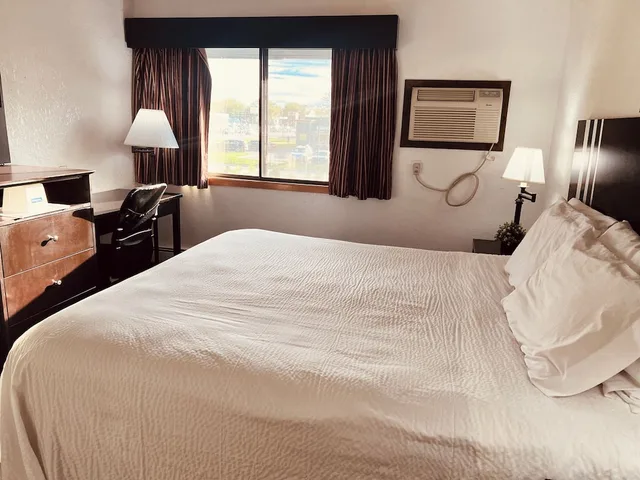 غرفة بسرير كينج لذوي الإعاقة، Travelodge By Wyndham Valleyfair Shakopee 3/7