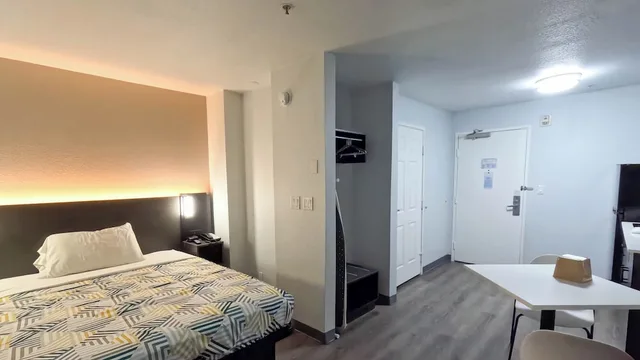 غرفة قياسية بسرير كوين، Studio6 Brownsville, TX 2/10
