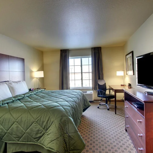 جناح بسرير كينج بحوض جاكوزي، Cobblestone Inn & Suites - Harper 1/7