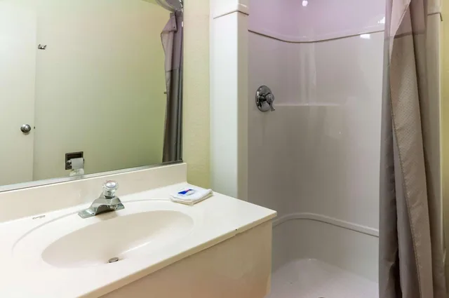 غرفة بسرير مزدوج للمدخنين، Motel6 Green River, UT 7/8