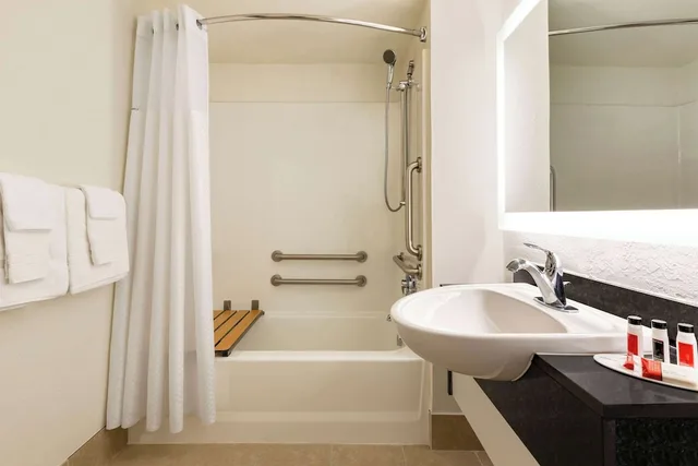 غرفة بسرير كوين لذوي الإعاقة، Howard Johnson By Wyndham Harrisonburg 4/7