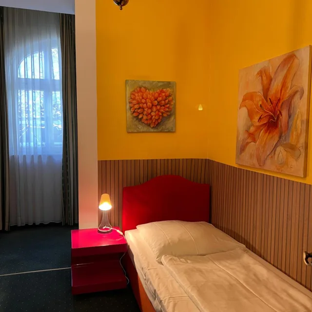 غرفة مفردة، Hotel Galleria 2/20