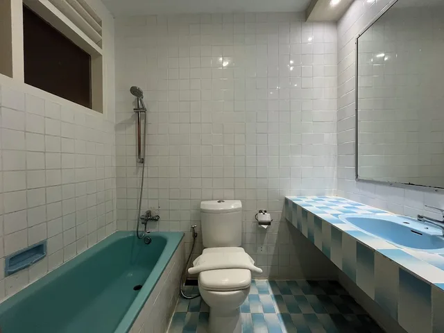 غرفة قياسية بسريرين منفصلين، Grand Tamaro Hotel Parapat 6/6