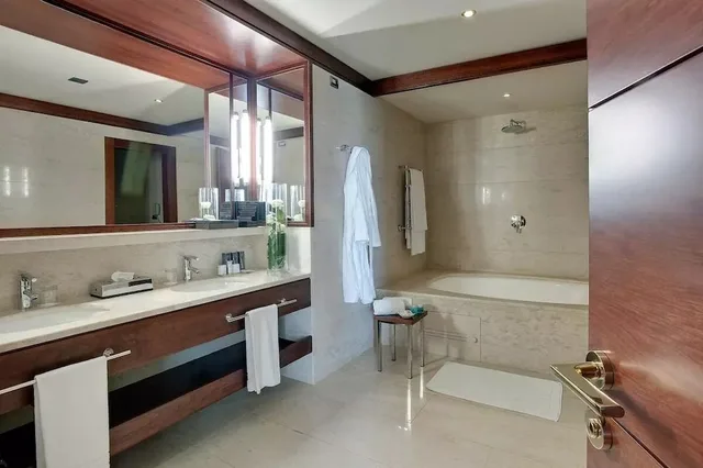 جناح بسرير مزدوج بإطلالة على البحر، Smy Carlos V Wellness & Spa Alghero 2/3