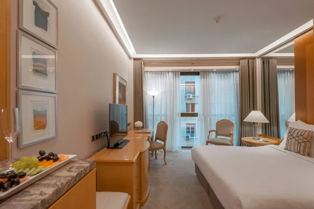 Supreme، Melia Athens 4/9