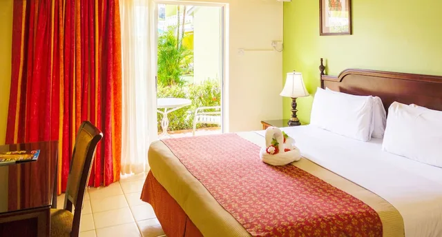 غرفة قياسية بسرير كينج، Bay Gardens Hotel 3/9