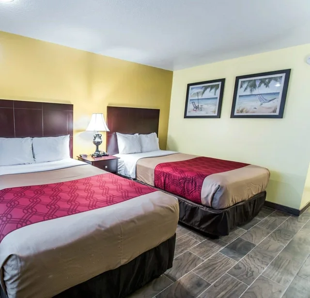 غرفة قياسية بسريرين مزدوجين، Econo Lodge Cocoa Beach - Near The Port 2/3