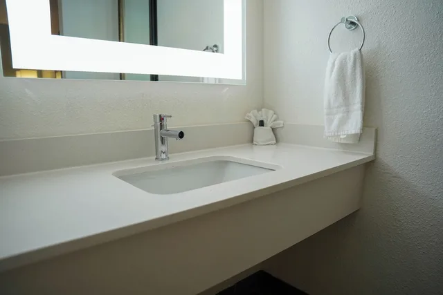 غرفة كومفورت بسرير كينج للمدخنين، Horizon Inn & Suites 8/10