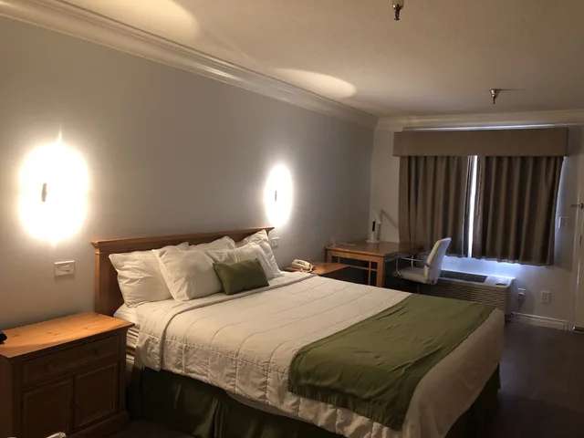 غرفة ديلوكس بسرير كينج، Days Inn by Wyndham Near City Of Hope 4/10