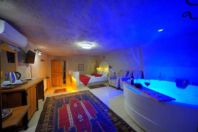جناح بمسبح خاص، Fosil Cave Hotel 1/4