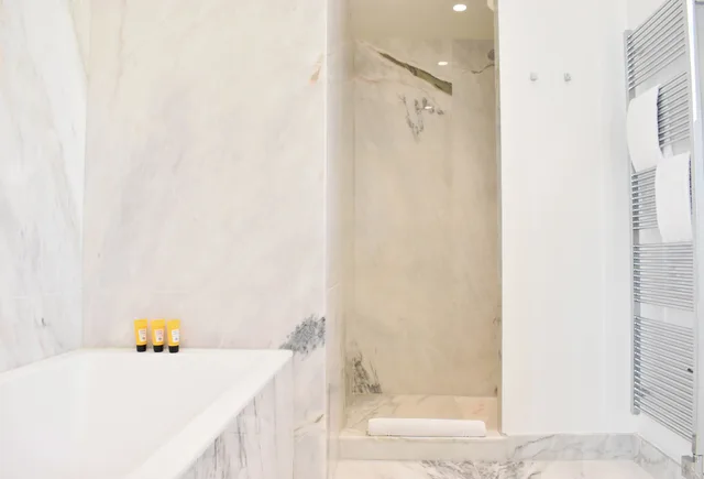 جناح بسريرين كينج بإطلالة على البحر، Hotel Les Roches Blanches 6/9