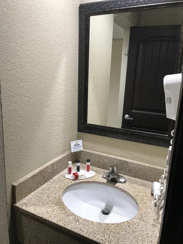 غرفة قياسية بسرير كينج، Days Inn by Wyndham Joplin 9/10