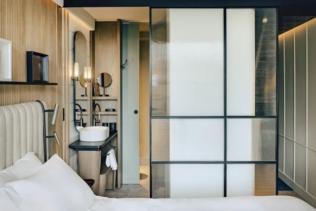 Signature, Queen Bed, Eiffel View, Terrace، Hotel Dame des Arts 3/3