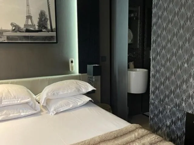 Deluxe, Single, Elysees Paris 6/7