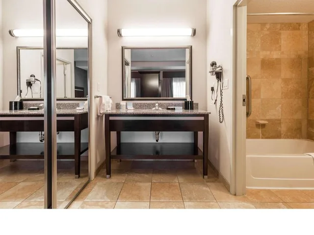 جناح استوديو بسريرين كوين مع أريكة، Hampton Inn and Suites by Hilton Lethbridge 4/4