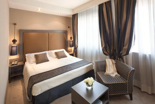 Junior Suite, Queen Bed, Sofa, Hotel Mozart 1/5