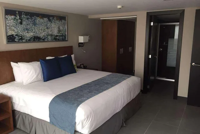 جناح ديلوكس بسرير كينج، Wyndham Manta Sail Plaza Hotel and Convention Center 1/5