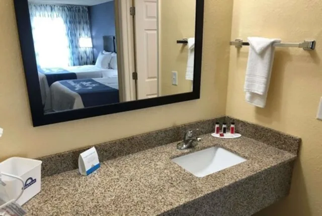 غرفة بسرير كينج لذوي الإعاقة، Days Inn by Wyndham Charles Town/Harpers Ferry 7/10