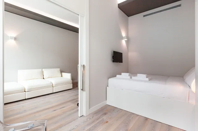 شقة بسرير مزدوج مع أريكة، easyhomes - City Centre Suites 3/10