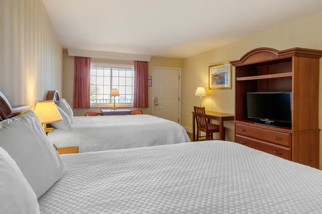 Superior, 2 Queen Beds, Ogunquit Hotel 1/10
