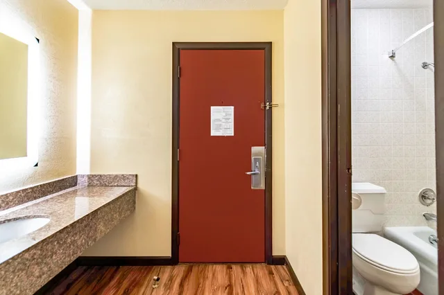 غرفة قياسية بسرير كوين، Worthington Motor Lodge 3/4