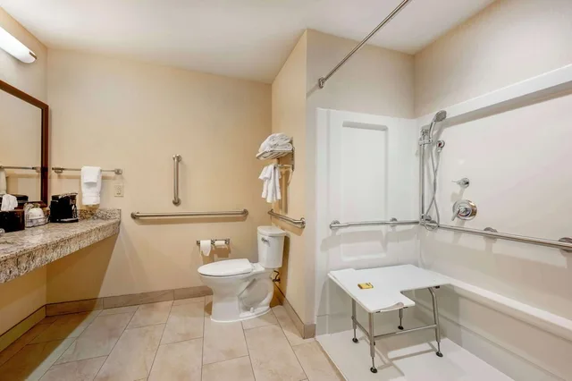غرفة قياسية بسرير كينج لذوي الإعاقة، Best Western Plus French Lick 7/7