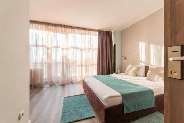 غرفة بسرير كينج بشرفة، Balkan Garni Hotel 5/10